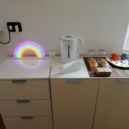 Over The Rainbow - Cozy Studio In The Centre Of Ferrara Lägenhet Exteriör bild