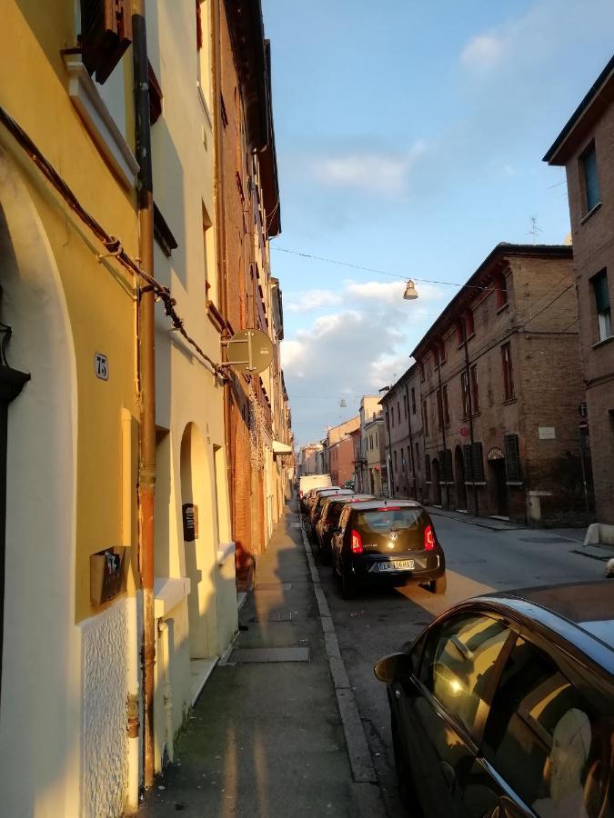 Over The Rainbow - Cozy Studio In The Centre Of Ferrara Lägenhet Exteriör bild